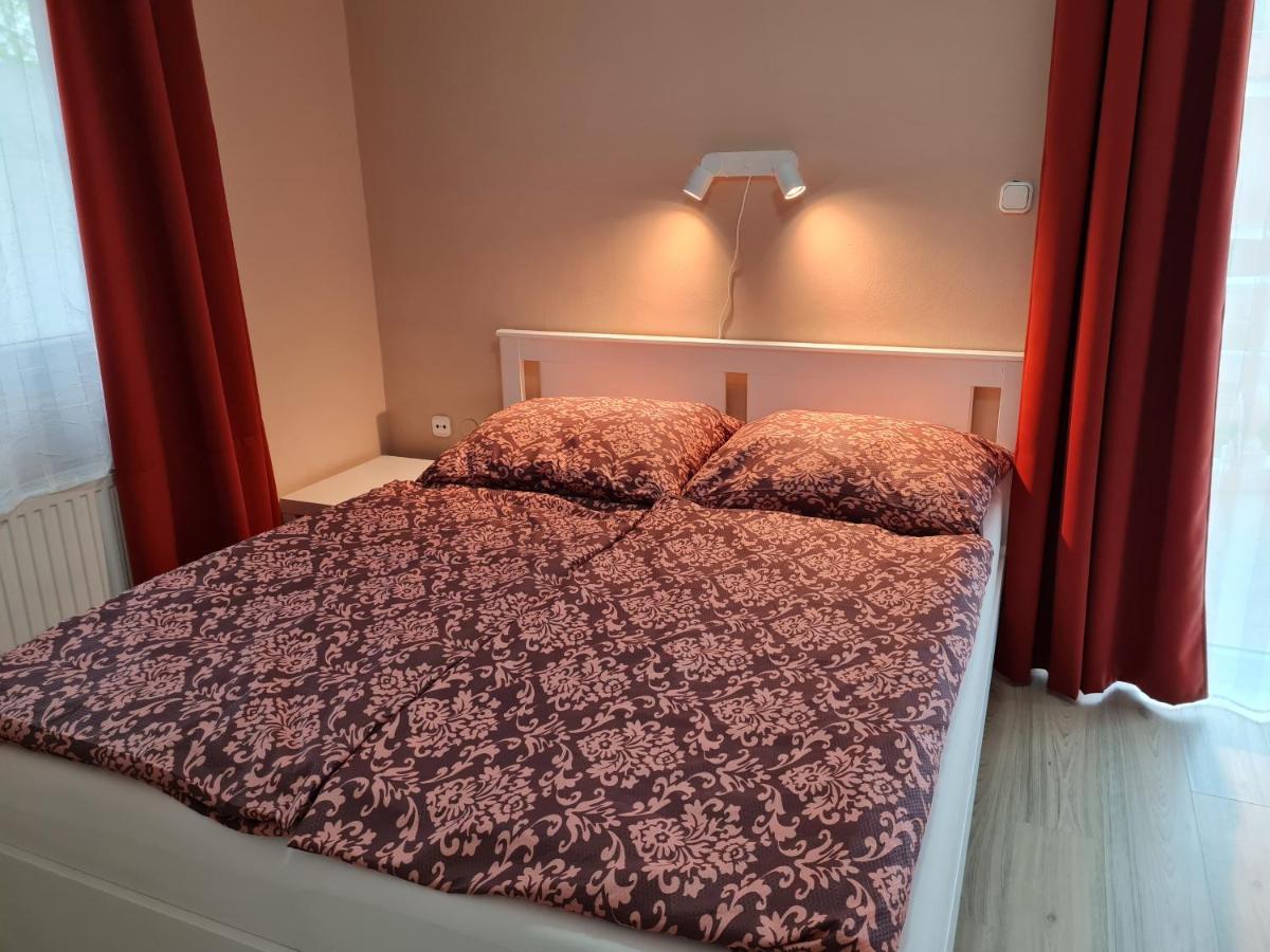 Crystal és Susanne Panzió Bed and Breakfast Siófok Esterno foto