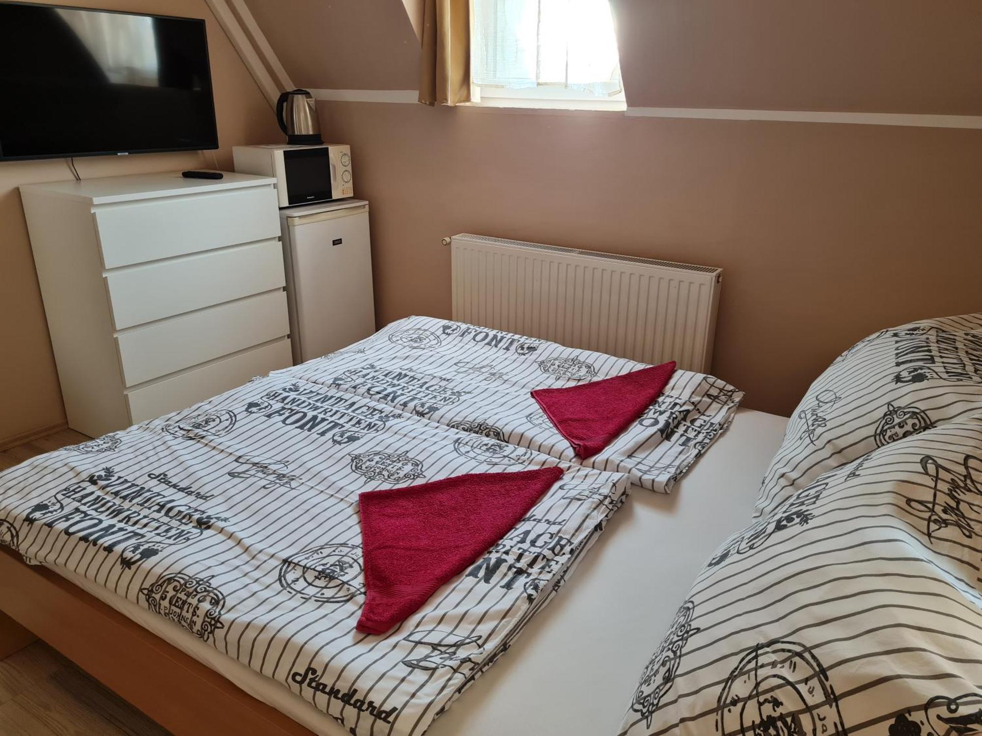Crystal és Susanne Panzió Bed and Breakfast Siófok Esterno foto