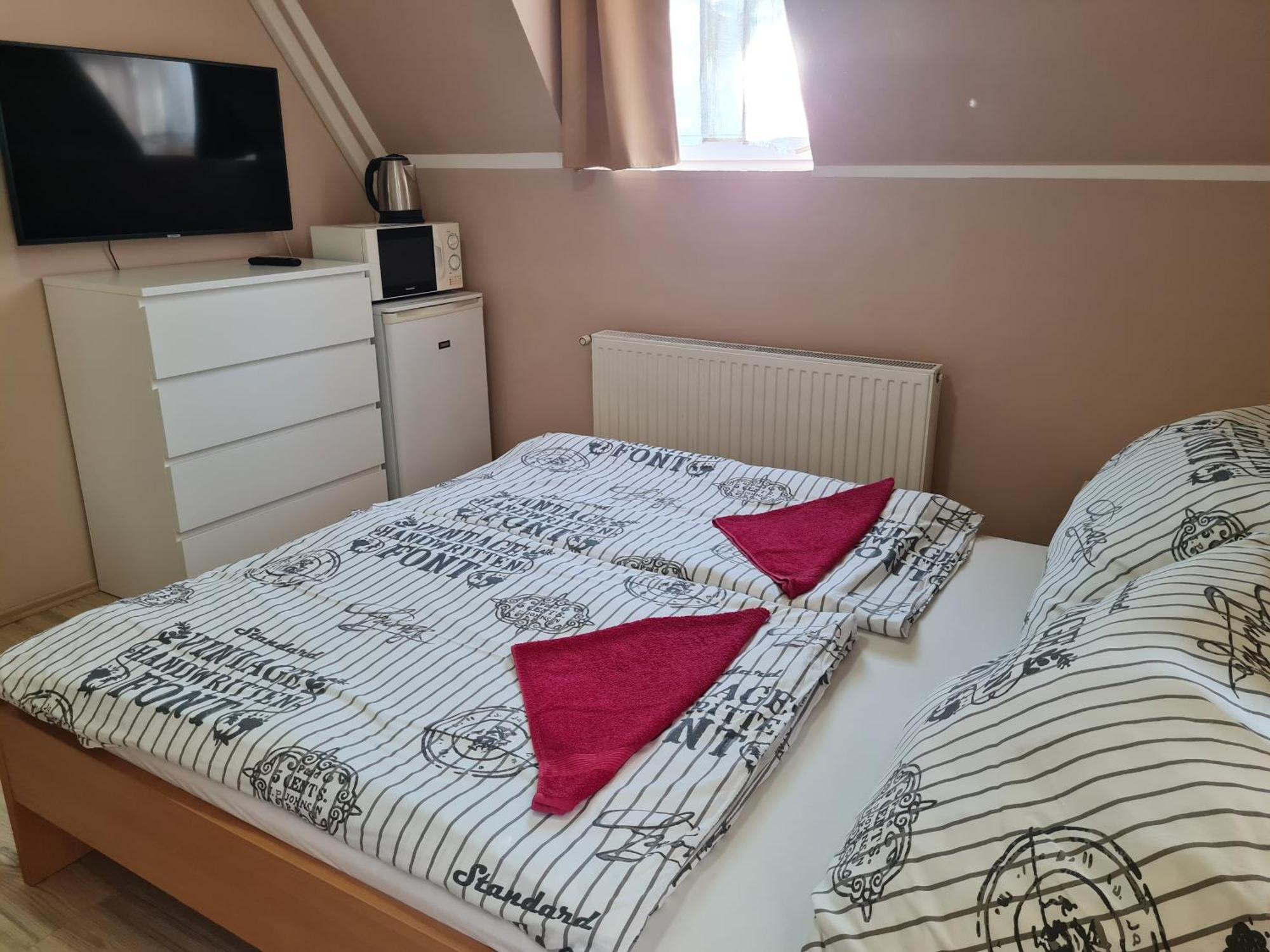 Crystal és Susanne Panzió Bed and Breakfast Siófok Esterno foto